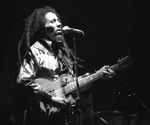 Bob Marley performing his music for an audience (en.wikepedia.org (Wikepedia))