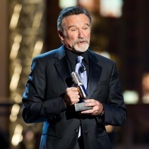Robin Williams holds a comedy award. (http://nypost.com/2012/05/06/comedy-awards-salutes (FilmMagic))