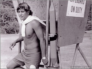Eddie at his lifeguard tower in Waimea (https://blogengine.prudentiallocations.com/files/2 ())