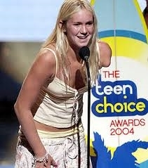 Accepting Teen Choice award at 14 years old (http://usatoday30.usatoday.com/life/gallery/2004-0 ())