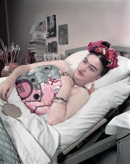 Frida Kahlo shortly after her many surgeries (http://fotografica.mx/juanguzman/foto-jg/jg-cdmx-4 ())