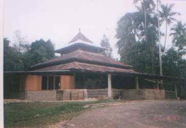 The mosque was builded by Mat Kilau and Pulau Tawar people in the year of 1880.