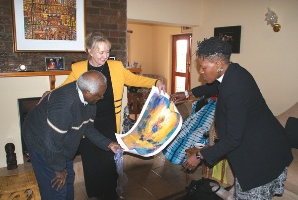 Ann presents a Marilyn Sunderman's limited edition lithograph, <i>Towards Light</i>, to Archbishop Desmond Tutu and  Reverend Mpho Tutu 