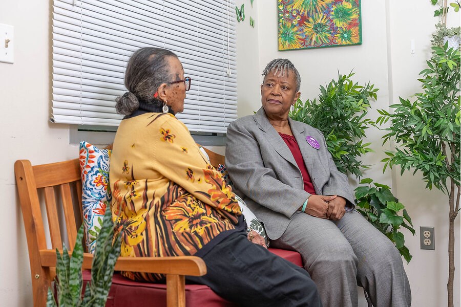 Picture of Washington adopts a Zimbabwe innovation: Grannies offering park-bench therapy