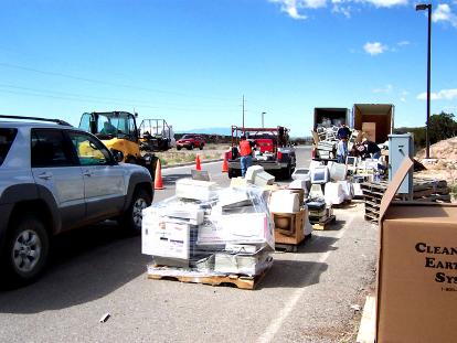 An <a href=http://www.nmrecycle.org/images/Santa%20Fe%20E-Waste%20Event%202004A.jpg>e-waste recycling drive</a> in Santa Fe, New Mexico