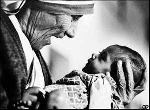 Mother Teresa with a bundle of joy <br>(www.faq.macedonia.org)