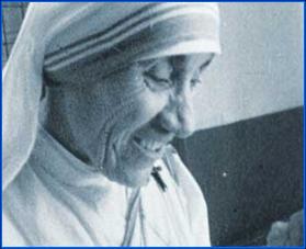 Mother Teresa smiling<br> (www.miditech.org)