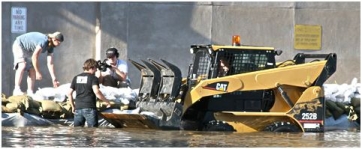 aiding a flooded community (www.firstresponseteam.org)