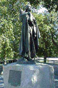 Sacajawea stature in  Brismarck ND (http://www.pbs.org/lewisandclark/inside/saca.html)