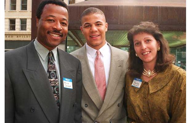 Jarome Iginla with his dad and stepmom (google)