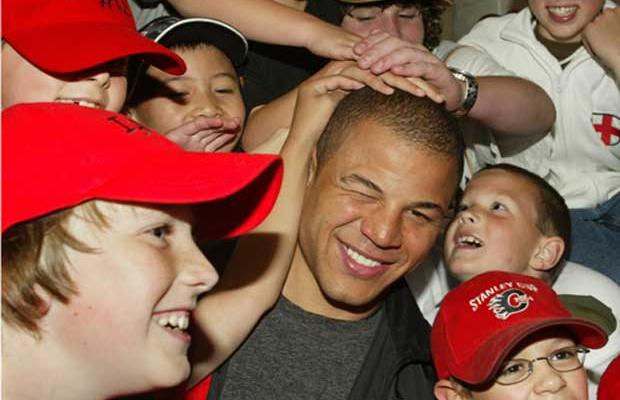 Jarome Iginla working with the kids (google)