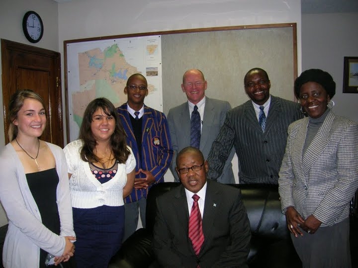 PICTURE AFTER THE MEETING WITH THE VICE PRESIDENT (GABORONE BOTSWANA, OFFICE OF THE PRESIDENT)