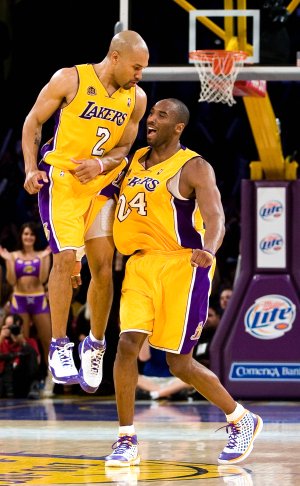 Shaquille O'Neal shares heartwarming picture of Kobe Bryant watching soccer  game in Italy with his father