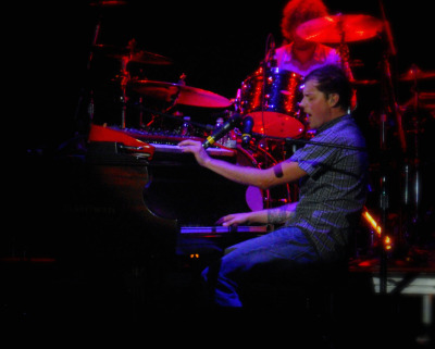 Andrew McMahon at a Jack's Mannequin Concert 2009 (Personal Photo)