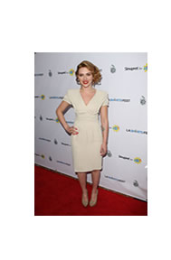 Scarlett Johansson  (http://flypaper.bluefly.com/images/89230400.jpg)