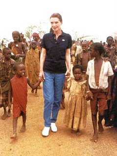Audrey Hepburn helping children in Africa 