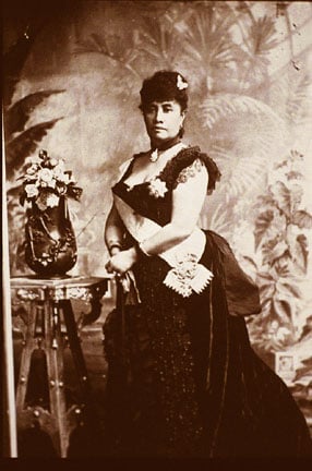 Liliuokalani Posing for a picture (google)