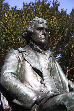 Thomas Jefferson statue (http://www.istockphoto.com/file_thumbview_approve/691974/2/istockphoto_691974-thomas-jefferson-statue.jpg)