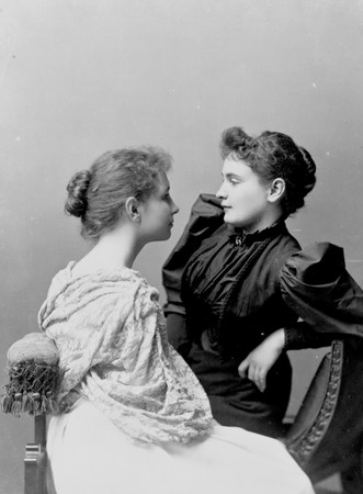 Annie Sullivan and Helen Keller (http://tdaait.files.wordpress.com/2008/06/070625114232_anne_sullivan_seated_with_helen_keller_lg.jpg)