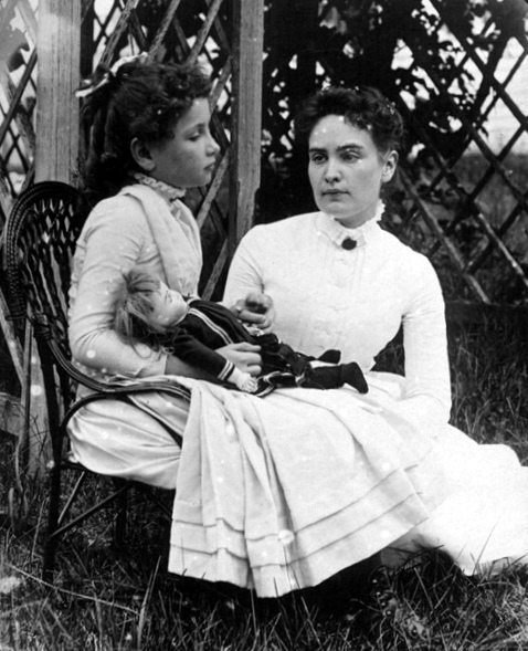Helen Keller with Anne Sullivan (http://uploadwikimedia.org/wikipedia/commons/7/74/Helen_Keller_with_Anne_Sullivan_in_July_1888.jpg)