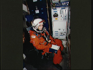 ellen ochoa in space ship