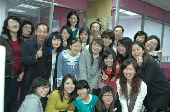 The members in northen Taiwan (Source: the website of the Scoliosis Caring Association(http://tw.myblog.yahoo.com/youngleftrightok-1111111111111111/))