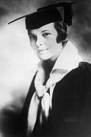 Amelia Earhart graduating. (www3.mpls.k12.mn.us)