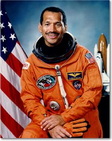 A picture of  Charles Bolden in uniform (NASA)