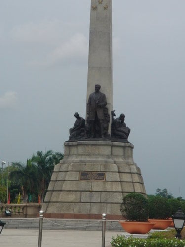 jose rizal statue drawing