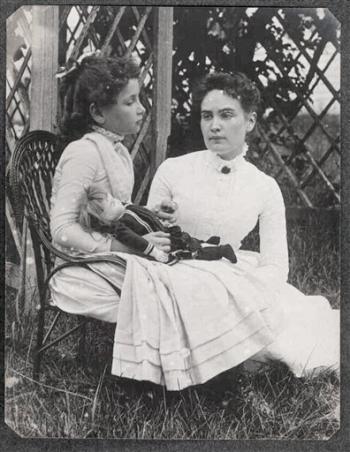 Anne sitting with Helen  (http://grade2bio.wikispaces.com/)