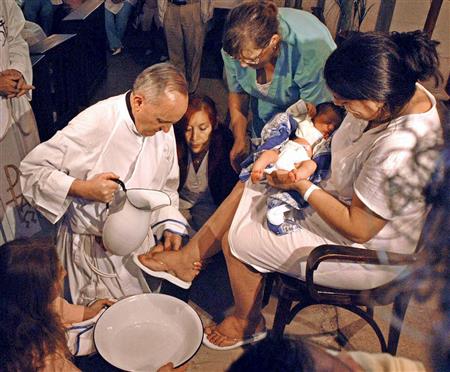 Jorge Mario Bergoglio Holy Thursday (EPA Buenos Aires 2008  ())