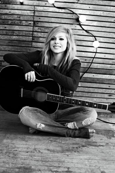 Avril Lavigne  (www.avrillavigne.com)