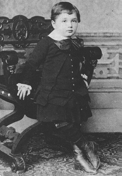One of the first pictures of Einstein.<br> (http://www.th.physik.uni-frankfurt.de/%7Ejr/physpiceinstein.html)
