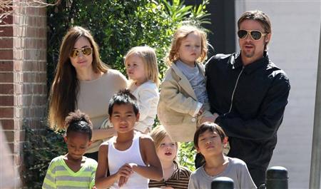 Angelina Jolie with her family. (www.celebritydiagnosis.com ())