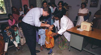 Gates helping the poor in Nigeria ( ())