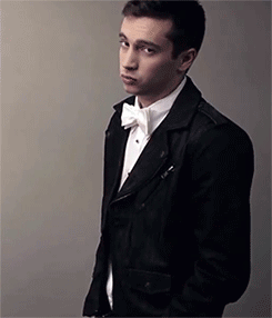 Tyler Joseph: Lead singer, ukulele, piano. (-media-cache-ak0.pinimg.com (Unknown ))