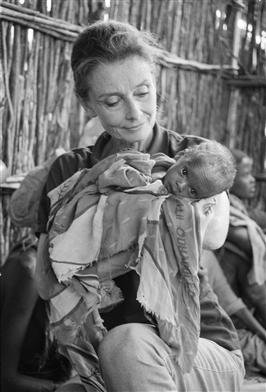 Audrey Hepburn holding a starving Somali child (https://quotesgram.com/unicef-audrey-hepburn-quote (unknown))