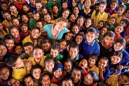  Maggie Doyne With the kids at her school in Nepal (tedxbrussels.eu (tedxbrussels.eu))