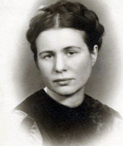 Head shot of Irena Sendler  (http://moralheroes.org/irena-sendler ())