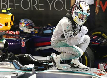 Lewis Hamilton celebrating a Singapore GP win (DailyMail.com)