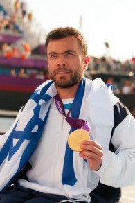 Noam Gershony, after receiving his gold medal.   (The Times Of Israel (Razi Livnat))