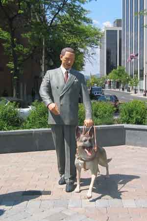 Statue of Buddy and Morris in Morristown