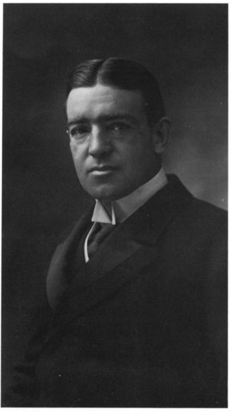 <a href=http://en.wikipedia.org/wiki/Image:Ernest_Henry_Shackleton_Nadar.jpg>Ernest Shackleton</a>
