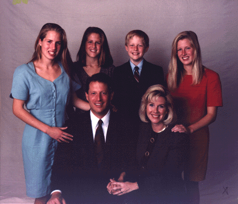 <a href=http://clinton1.nara.gov/White_House/EOP/VP_Wife/images/family.gif>Al Gore's Family</a>